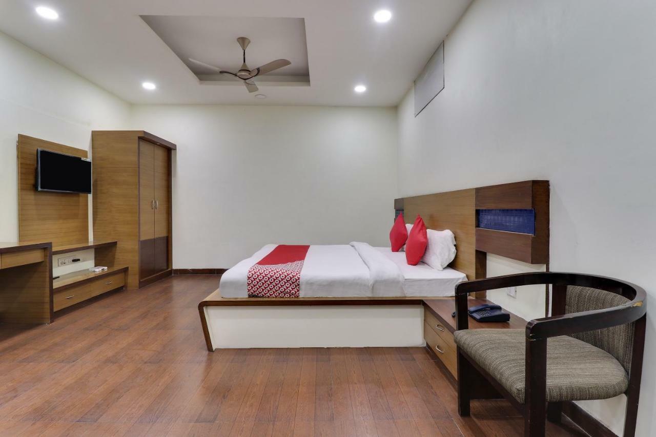 Oyo 43936 Hotel Rajputana Palace Farrukhabad 객실 사진