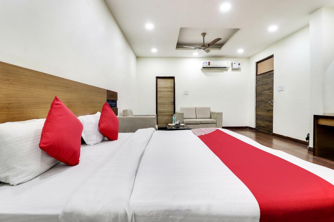 Oyo 43936 Hotel Rajputana Palace Farrukhabad 객실 사진